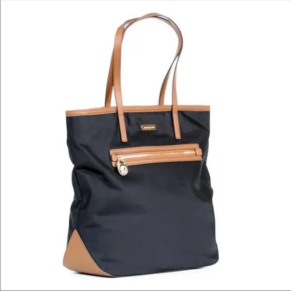 Michael Kors Handbags - Sold..Micheal Kors large tote💖